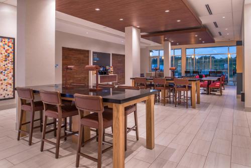 Előcsarnok, Holiday Inn Express & Suites Farmville By IHG in Farmville (VA) Előcsarnok, Holiday Inn Express & Suites Farmville By IHG in Farmville (VA)