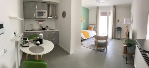 Kitchen, Domitys Quarto Verde in Bergamo Kitchen, Domitys Quarto Verde in Bergamo