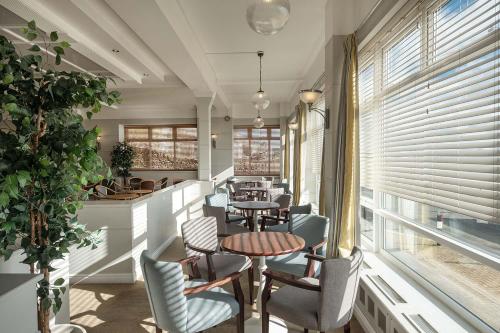 Quầy bar/Pub, Trouville Hotel by Compass Hospitality in Isle of Wight Quầy bar/Pub, Trouville Hotel by Compass Hospitality in Isle of Wight