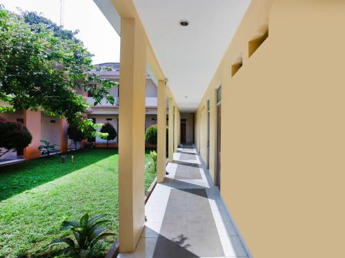 Garden, RedDoorz Syariah Plus @ Wisma Bougenville Karawaci in Karawaci Garden, RedDoorz Syariah Plus @ Wisma Bougenville Karawaci in Karawaci