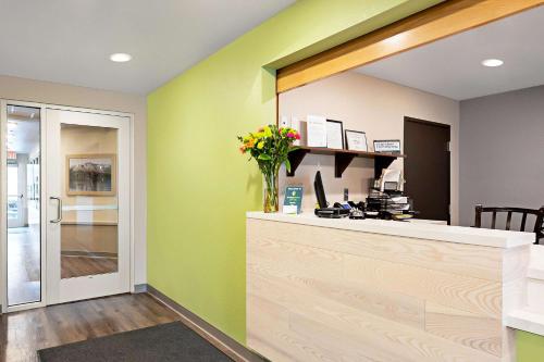 Lobby, WoodSpring Suites Reno Sparks in Sparks (NV) Lobby, WoodSpring Suites Reno Sparks in Sparks (NV)