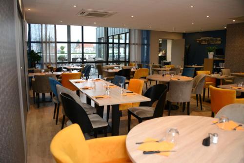 Restaurant, The Originals City, Hôtel Hélios, Roanne Nord in Roanne Restaurant, The Originals City, Hôtel Hélios, Roanne Nord in Roanne