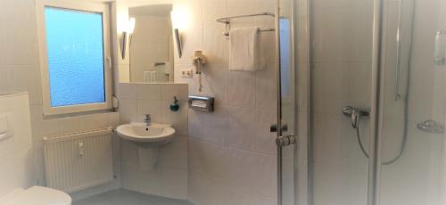 Bathroom, Landhotel Schuff in Kindsbach Bathroom, Landhotel Schuff in Kindsbach