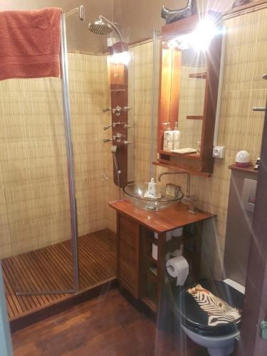 Zuhanyzó, En pleine nature in Crepy-En-Valois Zuhanyzó, En pleine nature in Crepy-En-Valois