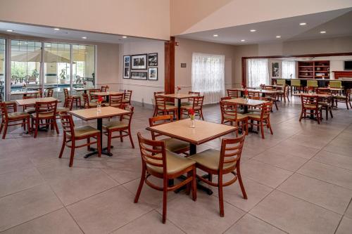 Hrana i piće, Country Inn & Suites by Radisson, Beckley, WV in Beckley (WV) Hrana i piće, Country Inn & Suites by Radisson, Beckley, WV in Beckley (WV)