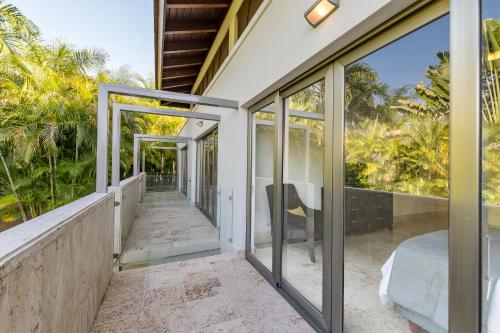 Balcony/terrace, Unique Private Villa with Pools and Golf Cart in La Romana Balcony/terrace, Unique Private Villa with Pools and Golf Cart in La Romana