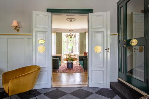 출입구, 프레덴스보르 헤르가르드 (Fredensborgs Herrgard) in 프레덴스보리 출입구, 프레덴스보르 헤르가르드 (Fredensborgs Herrgard) in 프레덴스보리