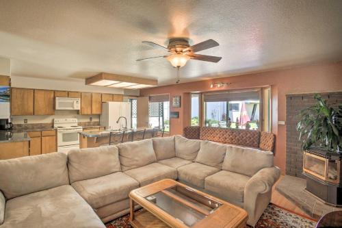 Sunny Home with Patio Less Than 10 Mi to Lake Coeur dAlene in Post Falls (ID) Sunny Home with Patio Less Than 10 Mi to Lake Coeur dAlene in Post Falls (ID)
