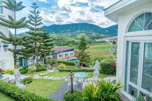 Garden, Prim's Cottage Khaokho พริม คอทเทจ เขาค้อ วัดผาซ่อนแก้ว near Jolly Land Starlight Amphitheater Garden, Prim's Cottage Khaokho พริม คอทเทจ เขาค้อ วัดผาซ่อนแก้ว near Jolly Land Starlight Amphitheater