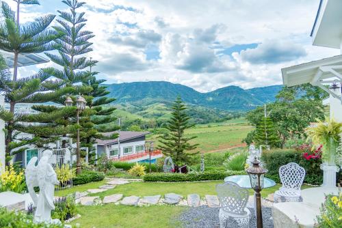 Garden, Prim's Cottage Khaokho พริม คอทเทจ เขาค้อ วัดผาซ่อนแก้ว near Jolly Land Starlight Amphitheater Garden, Prim's Cottage Khaokho พริม คอทเทจ เขาค้อ วัดผาซ่อนแก้ว near Jolly Land Starlight Amphitheater