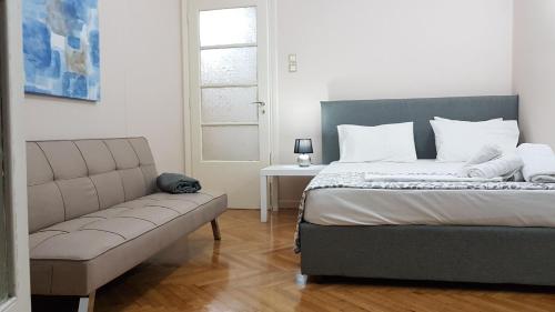 Olive Apartment- Athens Center, 4 BD, 1.5 BATH