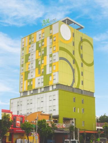 Exterior view, Zest Jemursari by Swiss-Belhotel International in Rungkut Exterior view, Zest Jemursari by Swiss-Belhotel International in Rungkut