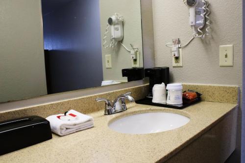 Days Inn & Suites by Wyndham Bloomington/Normal IL in Bloomington (IL) Days Inn & Suites by Wyndham Bloomington/Normal IL in Bloomington (IL)