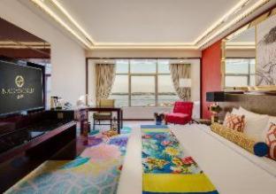 NagaWorld Hotel & Entertainment Complex in Phnom Penh NagaWorld Hotel & Entertainment Complex in Phnom Penh