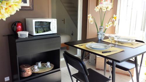 Létesítmények, CHAMBRE PRIVEE AVEC SALON, garage voiture, vélos, motos (CHAMBRE PRIVEE AVEC SALON, garage voiture, velos, motos) in Tourville-Sur-Arques Létesítmények, CHAMBRE PRIVEE AVEC SALON, garage voiture, vélos, motos (CHAMBRE PRIVEE AVEC SALON, garage voiture, velos, motos) in Tourville-Sur-Arques