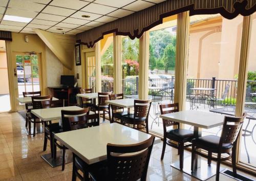 大堂, 雅典豪生酒店 (Howard Johnson by Wyndham Athens) in 喬治亞州阿森斯 (GA) 大堂, 雅典豪生酒店 (Howard Johnson by Wyndham Athens) in 喬治亞州阿森斯 (GA)