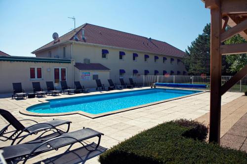 Piscina, TULIP INN BEAUNE in Beaune City Center Piscina, TULIP INN BEAUNE in Beaune City Center