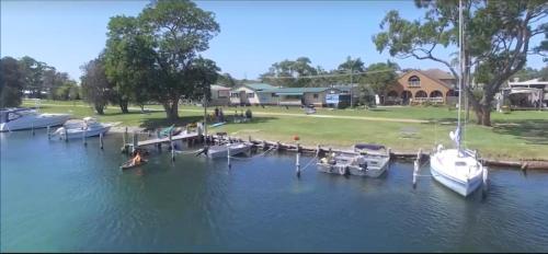 阿瑪羅度假酒店 (Amaroo Resort) in 蘇瑟克斯音雷特 阿瑪羅度假酒店 (Amaroo Resort) in 蘇瑟克斯音雷特