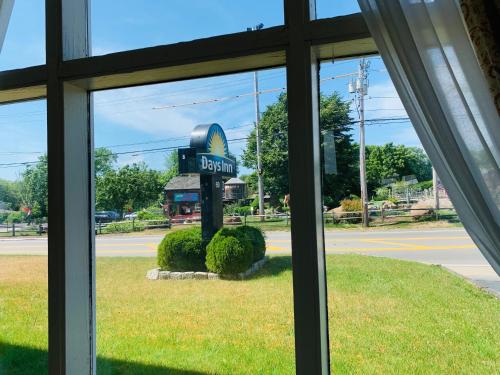 入口, 西雅茅斯/海恩尼斯科德角地區戴斯酒店 (Days Inn by Wyndham West Yarmouth/Hyannis Cape Cod Area) in 西雅茅斯 入口, 西雅茅斯/海恩尼斯科德角地區戴斯酒店 (Days Inn by Wyndham West Yarmouth/Hyannis Cape Cod Area) in 西雅茅斯