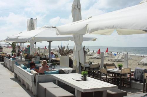 Bar/lounge, Sunset Beach House in Loosduinen Bar/lounge, Sunset Beach House in Loosduinen