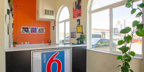 Lobby, Motel 6-Fort Lupton, CO in Fort Lupton (CO) Lobby, Motel 6-Fort Lupton, CO in Fort Lupton (CO)