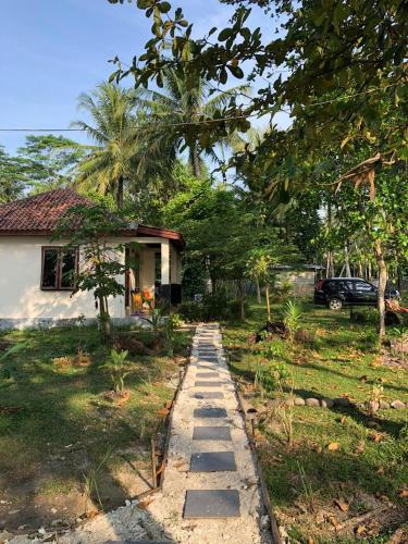 Kambuna Bungalow in Parc National Bukit Barisan Selatan Kambuna Bungalow in Parc National Bukit Barisan Selatan