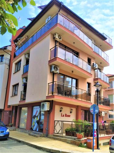 Guest House La Rose Hotel
