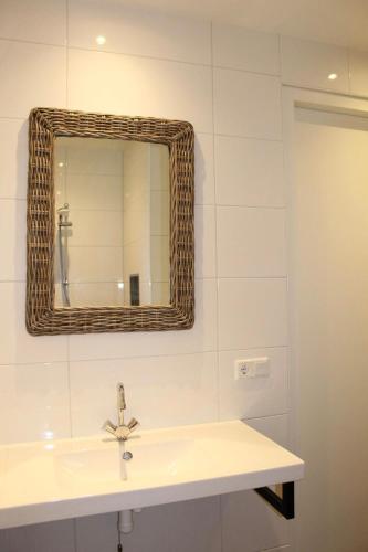 Bathroom, Hof van Renesse in Noordwelle Bathroom, Hof van Renesse in Noordwelle