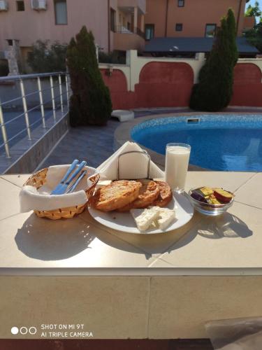 طعام و مشروبات, Hotel PERLA BEACH in سوزوبول طعام و مشروبات, Hotel PERLA BEACH in سوزوبول