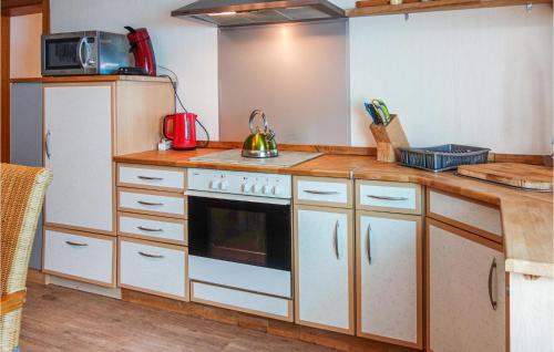 Kitchen, Amazing apartment in Pelm with 4 Bedrooms and WiFi in Pelm Kitchen, Amazing apartment in Pelm with 4 Bedrooms and WiFi in Pelm