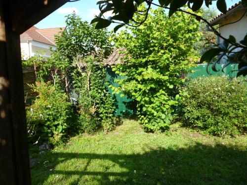 Garden, HOME VACANCES 4 etoiles par CDT DORDOGNE in Le Pizou Garden, HOME VACANCES 4 etoiles par CDT DORDOGNE in Le Pizou