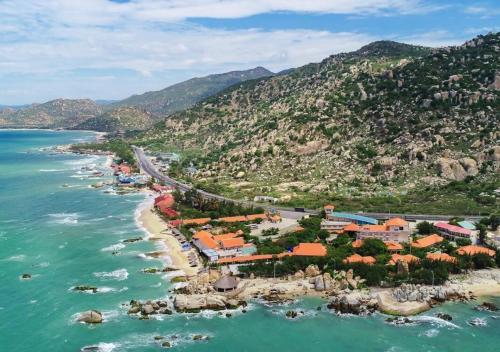 Exterior view, Hon Co Resort – Ca Na in Ca Na Beach (Ninh Thuan) Exterior view, Hon Co Resort – Ca Na in Ca Na Beach (Ninh Thuan)