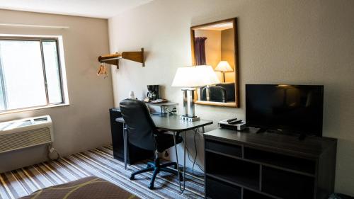 Super 8 By Wyndham Groton in Groton (CT) Super 8 By Wyndham Groton in Groton (CT)