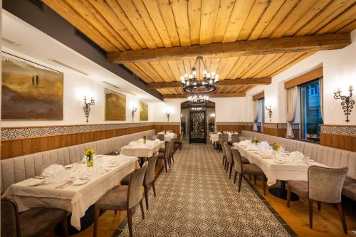 Restaurant, Parkhotel Graz - Traditional Luxury in Sankt Leonhard Restaurant, Parkhotel Graz - Traditional Luxury in Sankt Leonhard