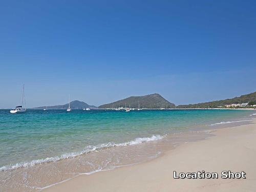 Adriana 3 unit with a backyard in Shoal Bay Adriana 3 unit with a backyard in Shoal Bay