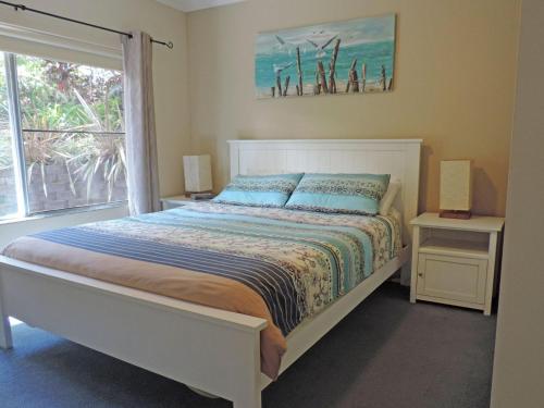 Adriana 3 unit with a backyard in Shoal Bay Adriana 3 unit with a backyard in Shoal Bay