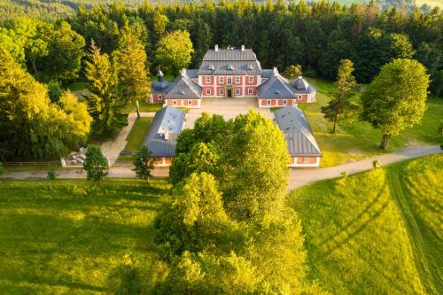 ทัศนียภาพภายนอกโรงแรม, Lovecký zámek Karlštejn (Lovecky zamek Karlstejn) in สวราทัช ทัศนียภาพภายนอกโรงแรม, Lovecký zámek Karlštejn (Lovecky zamek Karlstejn) in สวราทัช