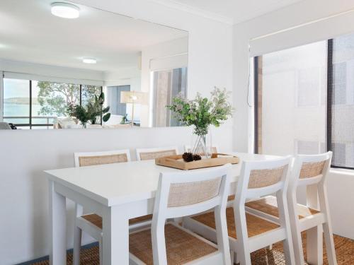 Pelican Sands 3 stunning waterfront unit with magical water views and air conditioning in 史提芬斯港 Pelican Sands 3 stunning waterfront unit with magical water views and air conditioning in 史提芬斯港