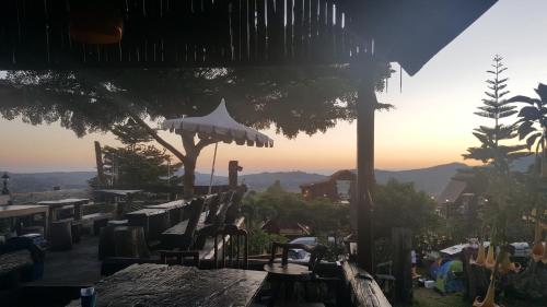 บ้านไม้ระเบียงภู เขาค้อรีสอร์ท in Nong Mae Na บ้านไม้ระเบียงภู เขาค้อรีสอร์ท in Nong Mae Na