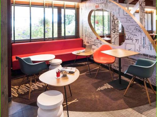 Bar/Lounge, ibis Montbéliard in Montbeliard Bar/Lounge, ibis Montbéliard in Montbeliard