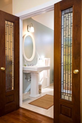 Bathroom, Harvey House Bed & Breakfast in Oak Park Bathroom, Harvey House Bed & Breakfast in Oak Park