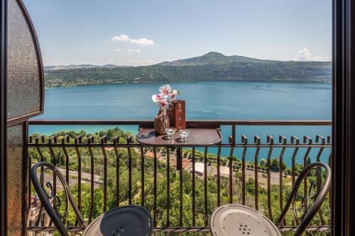 Balcony/terrace, Hotel Castel Gandolfo in Castel Gandolfo Balcony/terrace, Hotel Castel Gandolfo in Castel Gandolfo