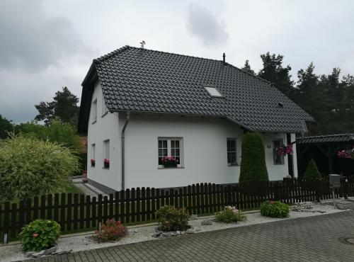 Gästezimmer im bewohnten EFH mit Pool und Garten (Gastezimmer im bewohnten EFH mit Pool und Garten) in Cottbus Gästezimmer im bewohnten EFH mit Pool und Garten (Gastezimmer im bewohnten EFH mit Pool und Garten) in Cottbus