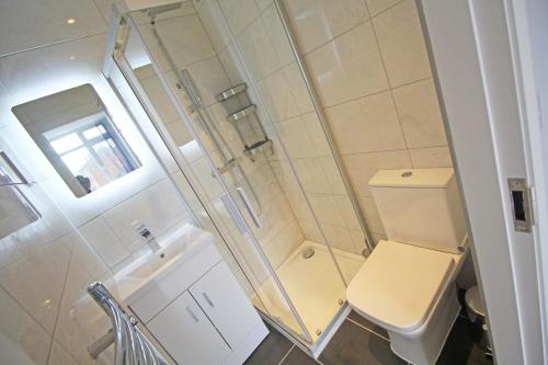 Koupelna, Amicus House - Spacious 4 Bedroom & 4 Bedroom Apartments in St. Helens in St Helens Koupelna, Amicus House - Spacious 4 Bedroom & 4 Bedroom Apartments in St. Helens in St Helens