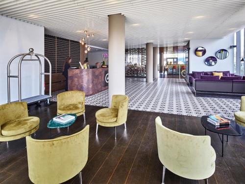 Lobby, Radisson Hotel Bordeaux Saint Jean in Bordeaux Lobby, Radisson Hotel Bordeaux Saint Jean in Bordeaux