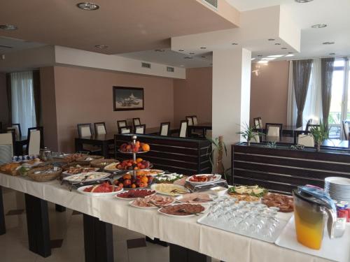 Essen und Erfrischungen, Hotel Orka in Neum Essen und Erfrischungen, Hotel Orka in Neum