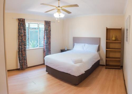 Comfy Menlyn Maine Appartment in นิวแลนด์ Comfy Menlyn Maine Appartment in นิวแลนด์