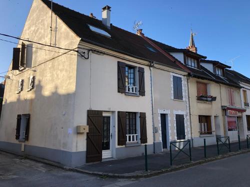 Entrance, Self Checkin Automatique - 9 min Disney - LE MINNIE - COSYRENTING in Villeneuve-le-Comte Entrance, Self Checkin Automatique - 9 min Disney - LE MINNIE - COSYRENTING in Villeneuve-le-Comte