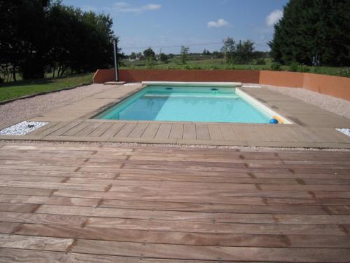 Piscina, Gite classé 3 étoiles pour 2 (Gite classe 3 etoiles pour 2) in Seissan Piscina, Gite classé 3 étoiles pour 2 (Gite classe 3 etoiles pour 2) in Seissan