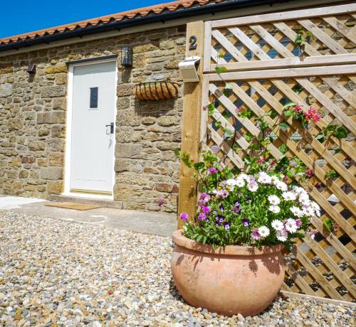 Entrada, White House Farm - Beautiful Self Contained Courtyard Rooms in Ugthorpe Entrada, White House Farm - Beautiful Self Contained Courtyard Rooms in Ugthorpe